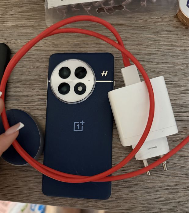 OnePlus 13 + оригинални слушалки + 100W зарядно
