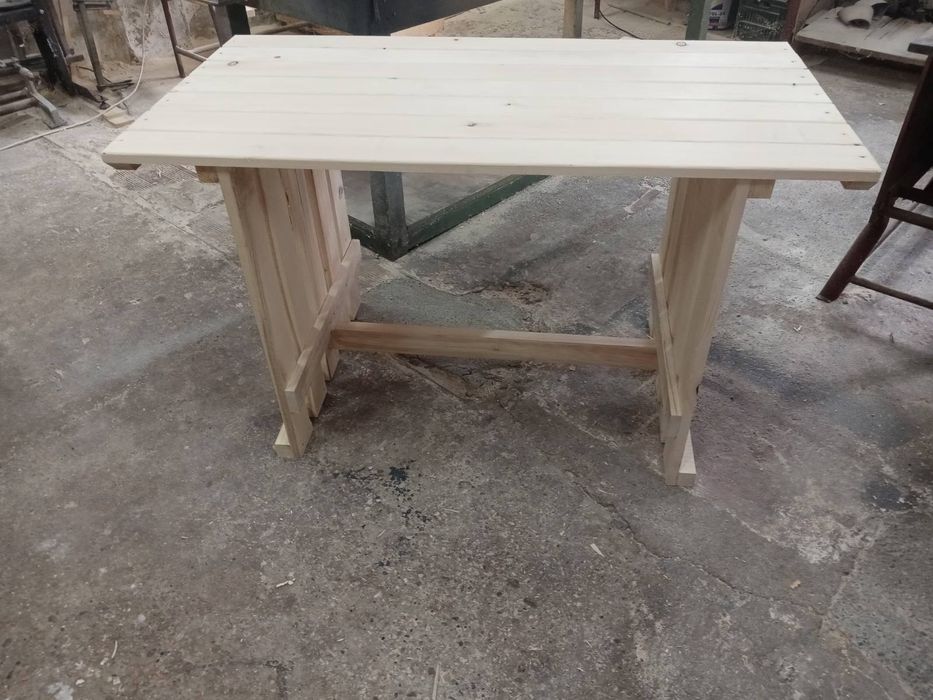 Нолична: Маса от масивна дървена