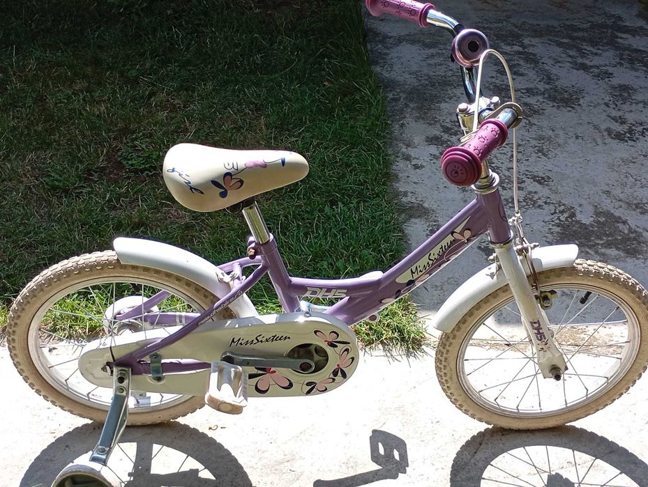 Vand bicicletă copii 4-7 ani.