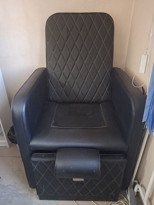 Продам педикюрное кресло  30000