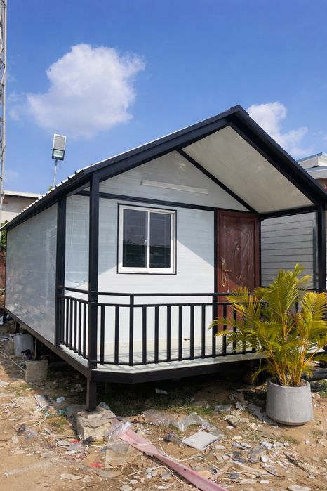 Vindem case din structura metalica