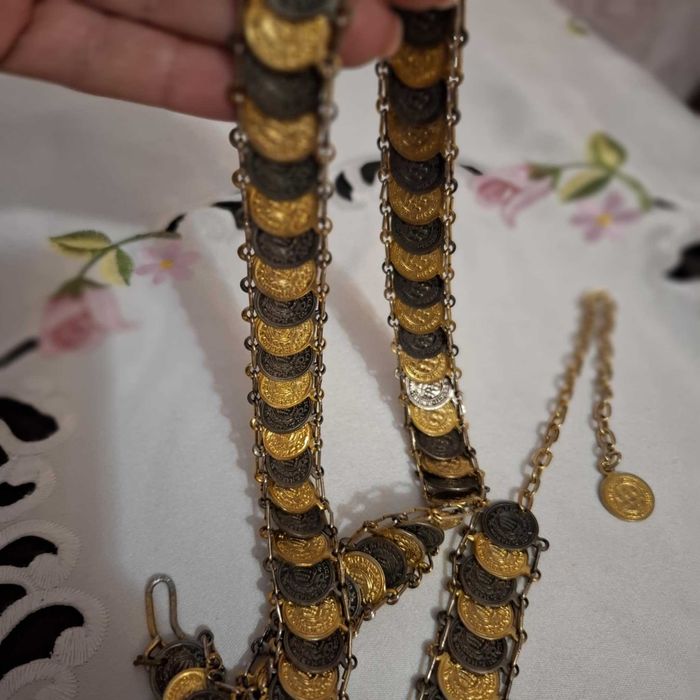 Дамски Колан с парички