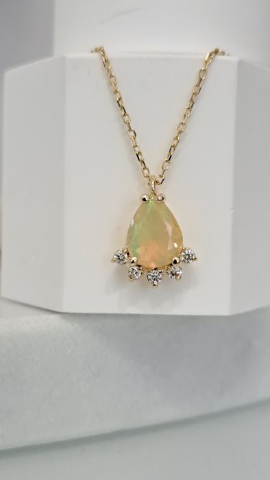 Colier aur opal si diamante