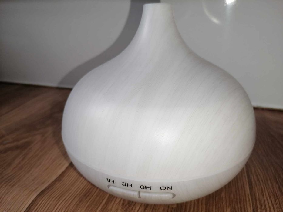 Аромадифузер с дистанционно-бял