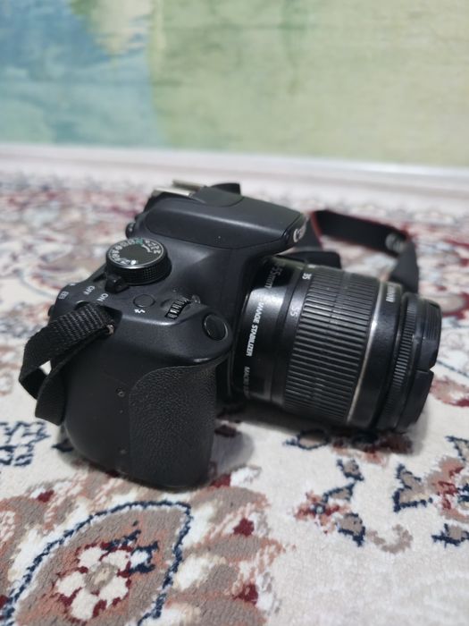 Canon EOS 1200D.