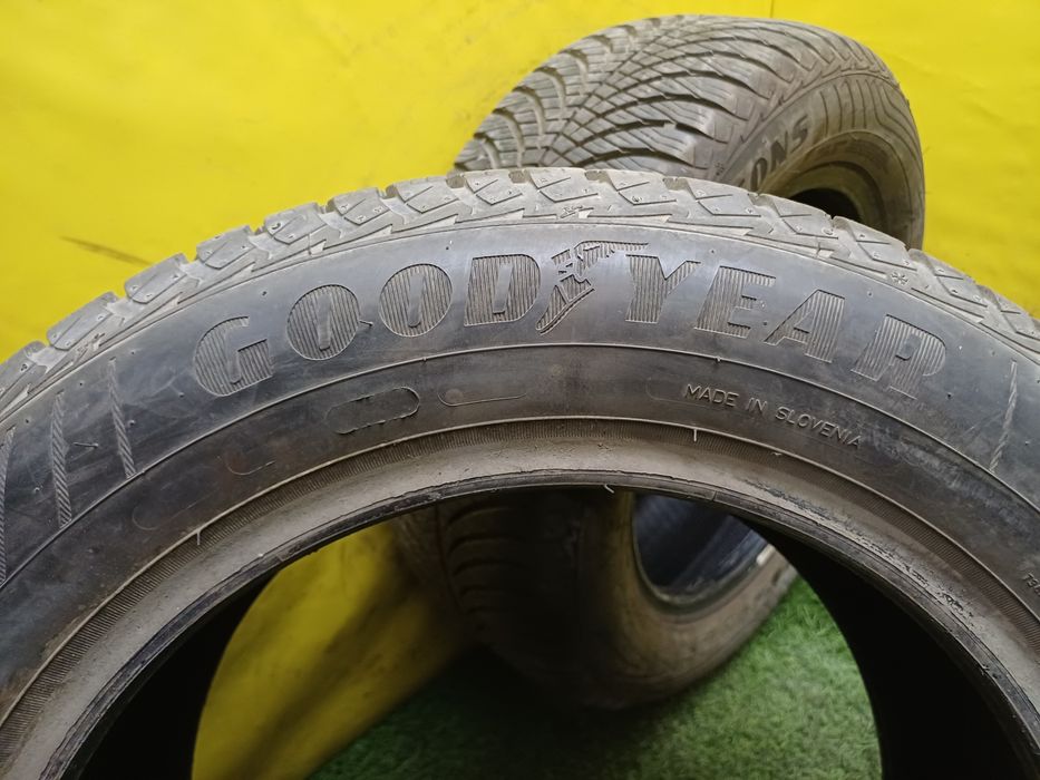 Шины 205/60 R15 Goodyear пара.