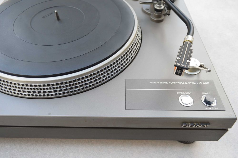 Pick up Sony PS 6750