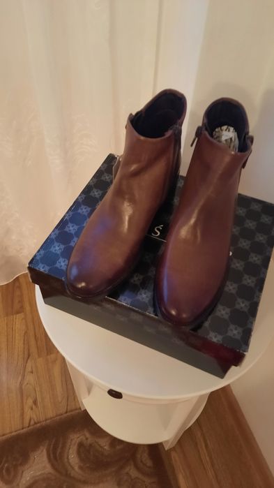 Ghete piele mărimea 37