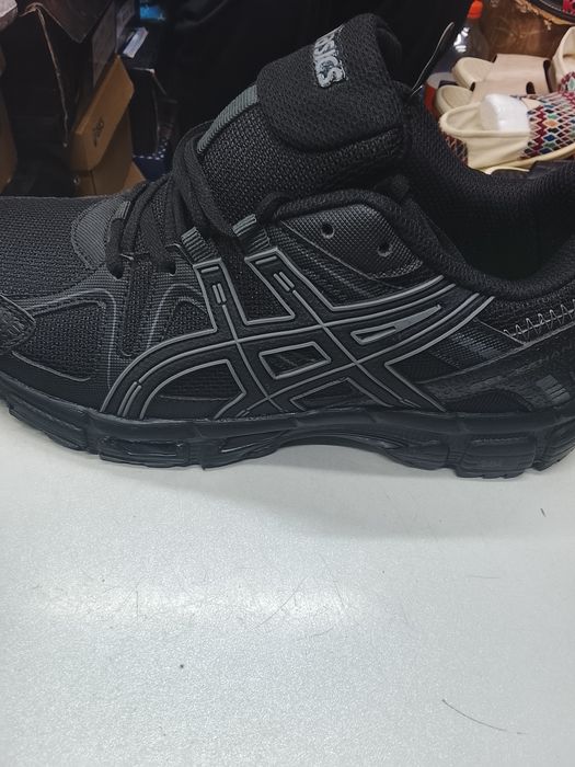 кросовки asics продам новые есть все размеры