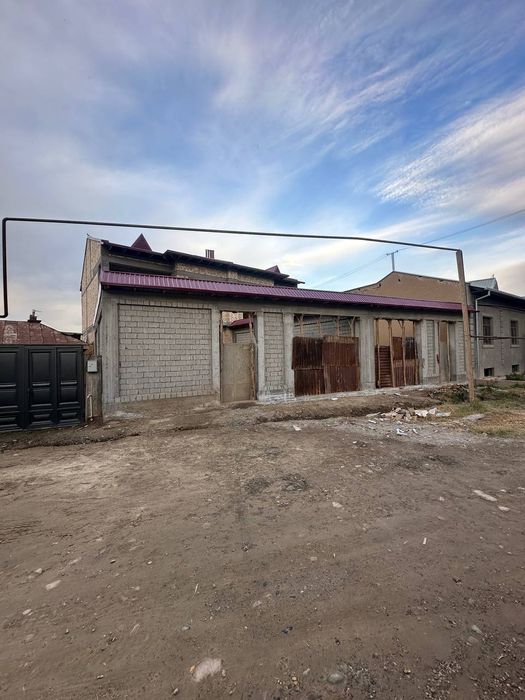 Eshonguzar bekbaraka dom orqasida ikki sotik uch qavat karobka