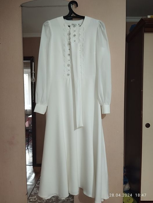 Продаю белое платье