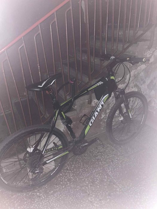 Bicicleta giant frane pe disk