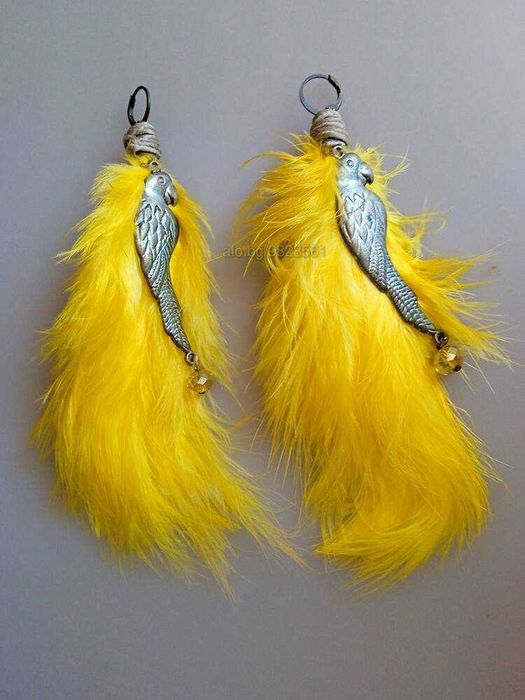 Обеци от птичи пера