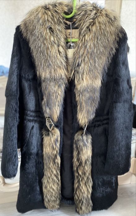 Шуба сатылады ұзын жағалы