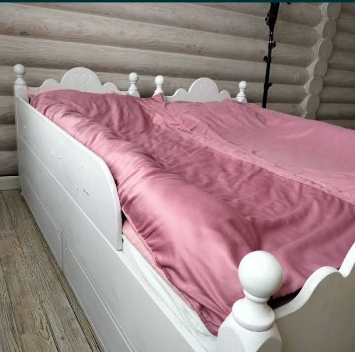 Продам две подростковые кровати.