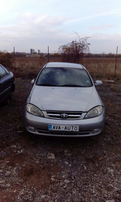 Део Лачети на части