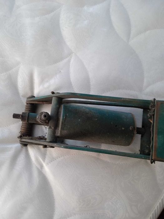 насос ножной для автомобиля , велосипеда