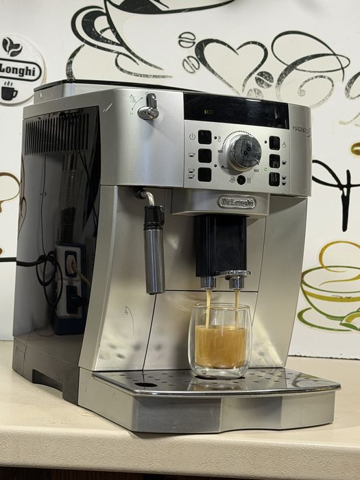 Кафемашина кафе автомат delonghi magnifica S с гаранция