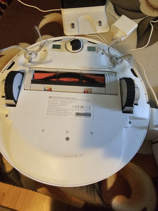 Vând doi roboti aspirator xiomi