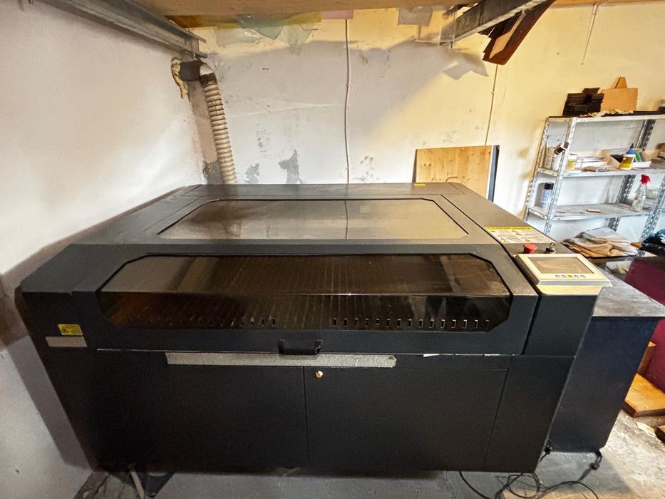 Laser debitare și gravare Helios 130