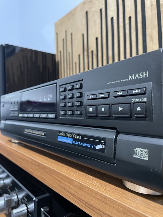 Cd player technics sl-pd8 iesire digitala 5 disk cu telecomanda