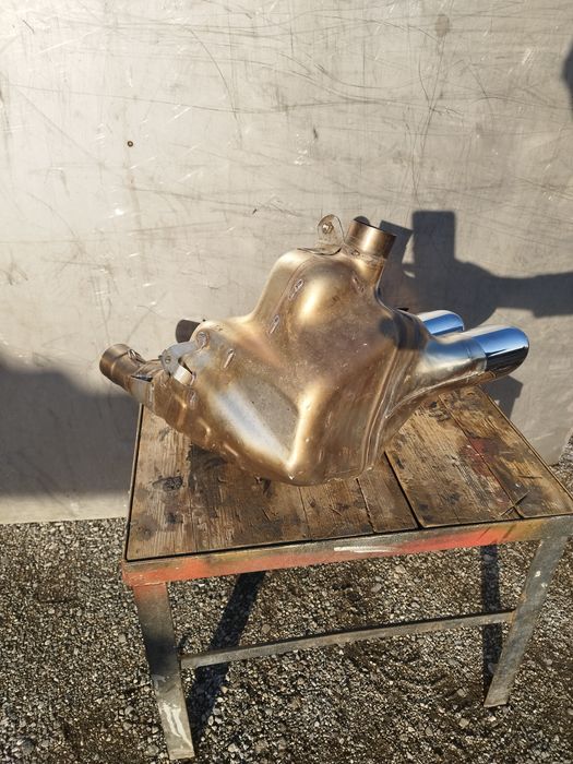 Продавам оригинален ауспух за Ducati 572.4.046.1A