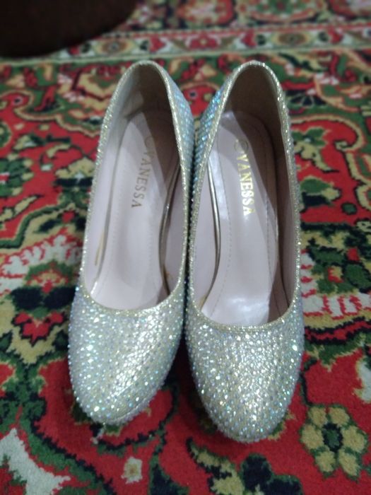 Tufli tuybop sotiladi