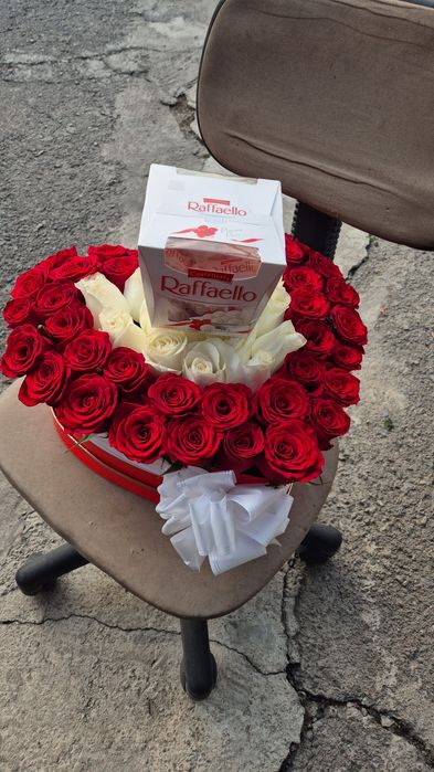 Розы в коробке, букеты, 101роза