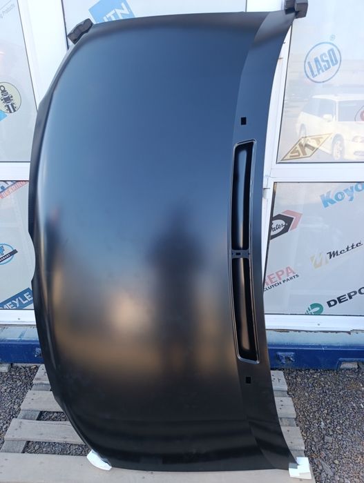 Капот на Mercedes Benz Sprinter CDI