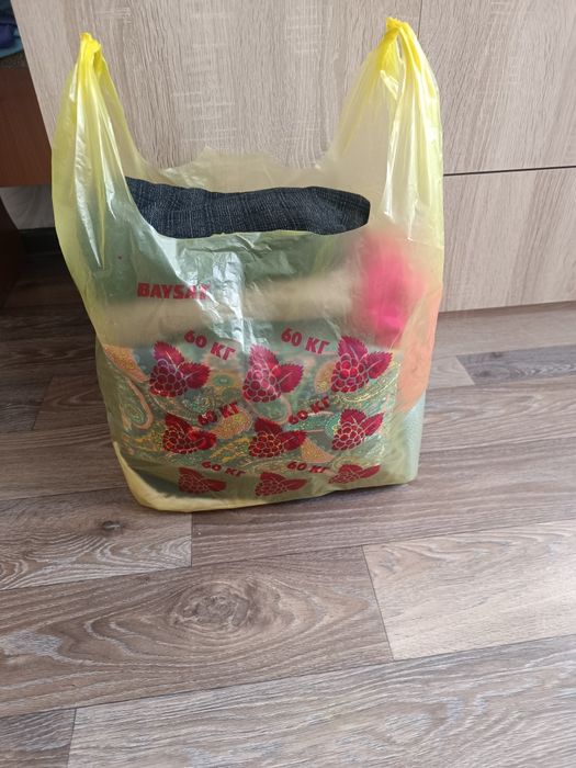 Вещи женские, кофты, платья