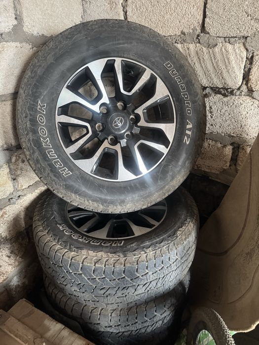 Продам комплект летьних резин с дисками