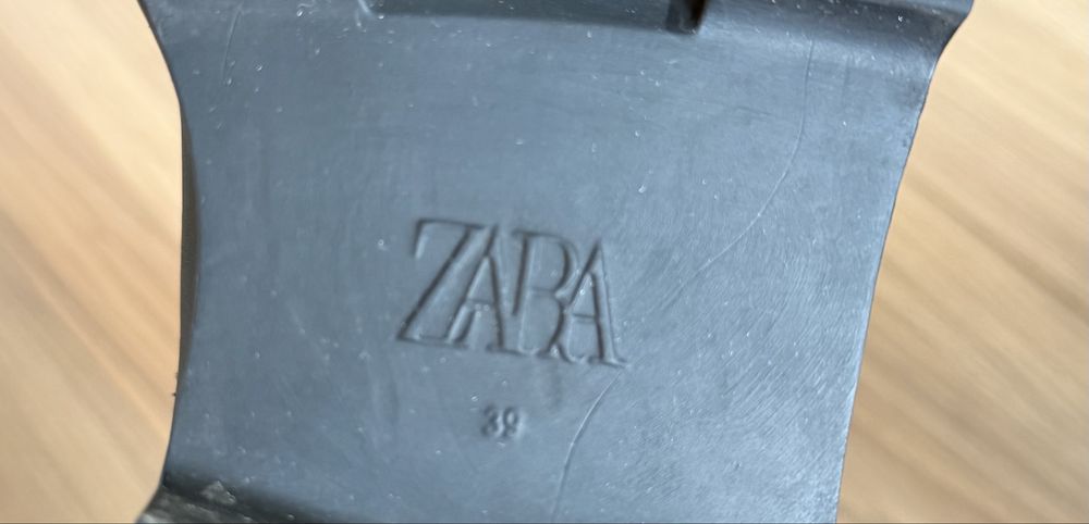 Кожаные ботинки Zara