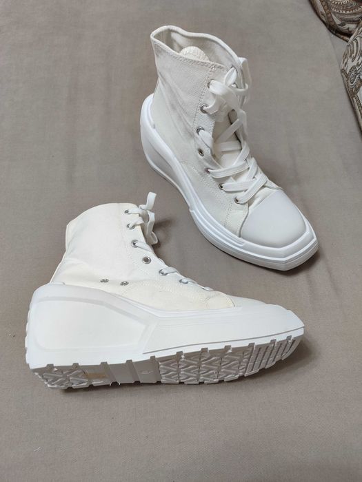 Белые кеды на платформе