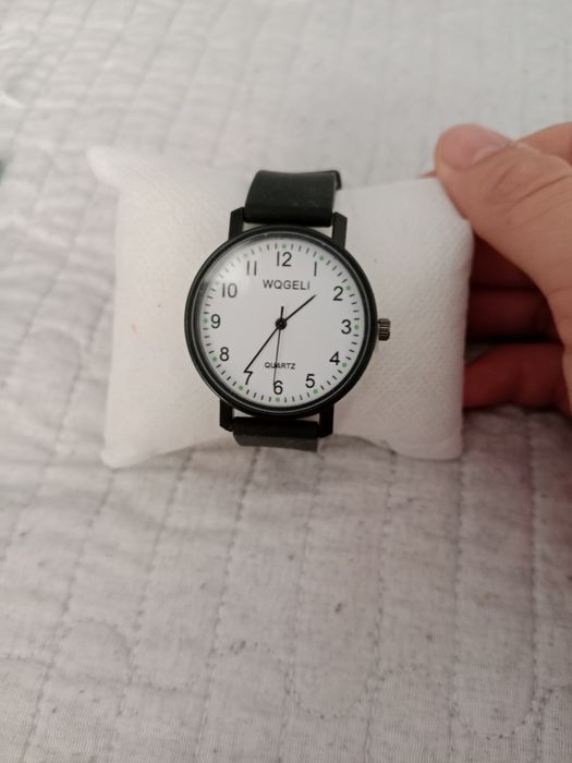 Продам обычные часики