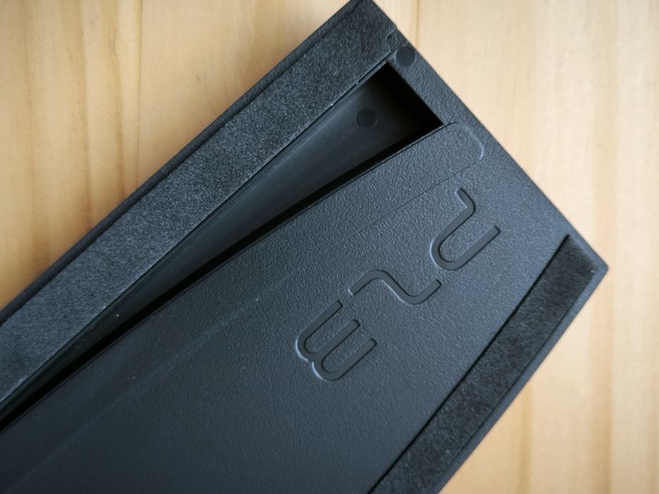 Подставка за вертикално поставяне на PlayStation 3 Slim