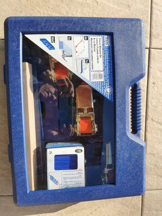 Kit pentru montaj parchet laminat.