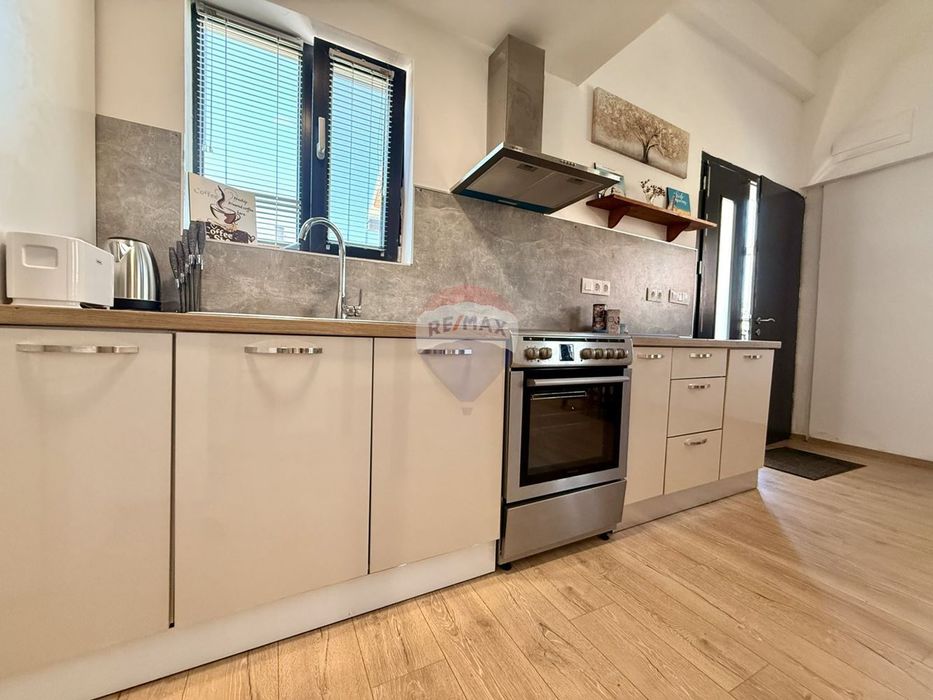 Къща с две спални и двор на удобна локация под наем, квартала, Балчик