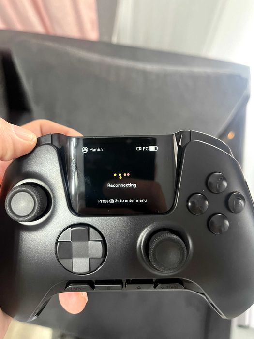 Гейминг Контролер Manba 1, Геймърски Контролер с RGB осветление и станция за зареждане - Чисто Нов