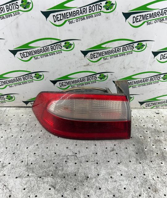 Lampa / Tripla stop stanga pe aripa Renault Laguna a 2-a generatie