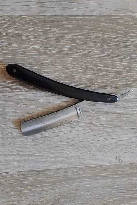 Briciuri Barber Razor no. 66 și cu mâner de lemn