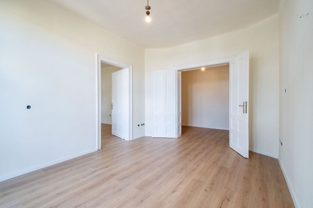 Продава се Многостаен апартамент в София, Център - 126 кв.м за 3334 €/кв.м - Снимка #2