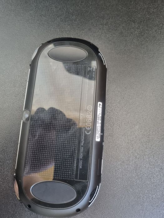 Vând PlayStation Vita