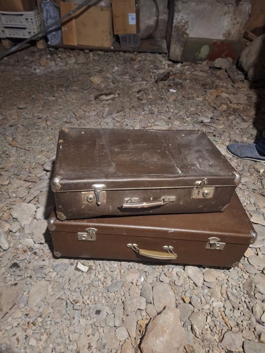 Продам  чемоданы