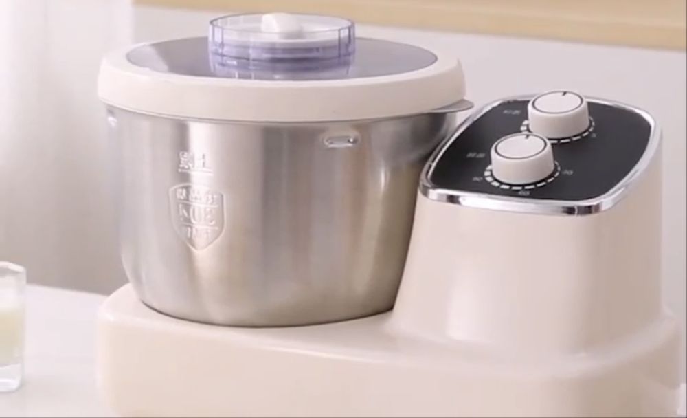 Тестомешалка очень хорошего качества новый