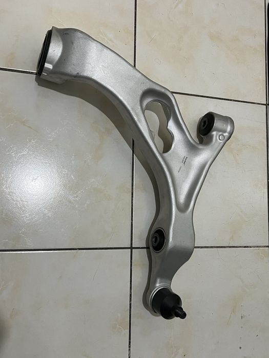 Передний левый рулевой рычаг porsche cayenne