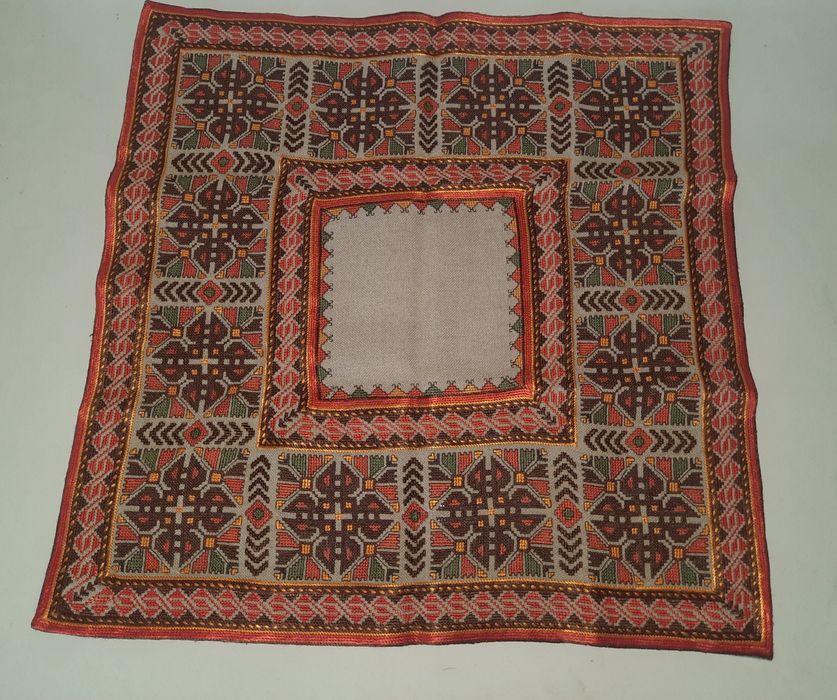 Нови ръчно плетени ленени карета