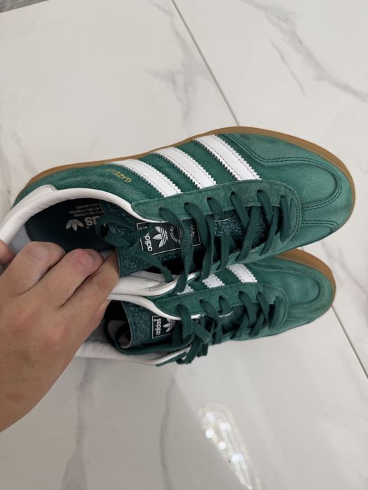 Стильные зеленые кеды от Adidas Gazelle