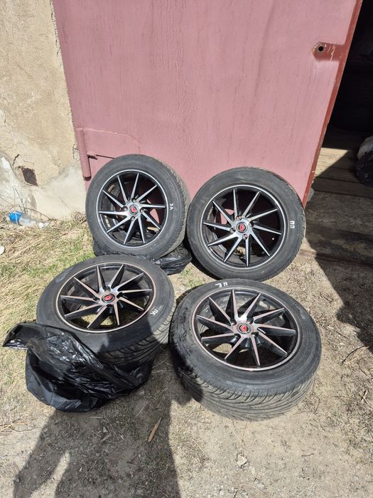 Диски с резиной.