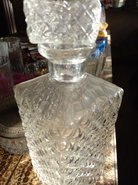 Сервиз:2 вази за локум или бонбони и графин.