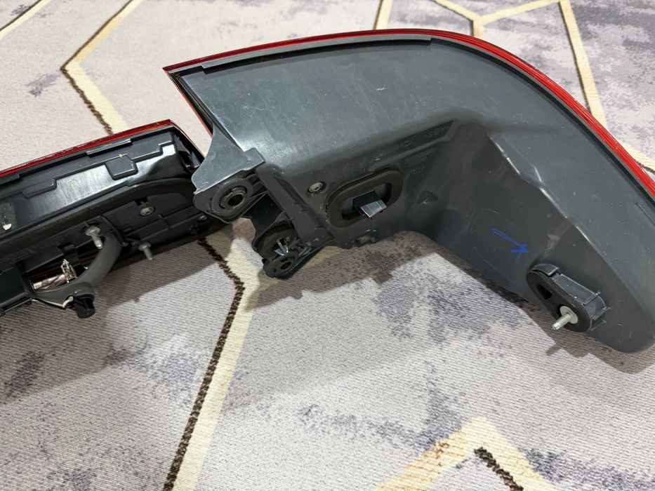 Фары в оригинале весь комплект продажа срочная!